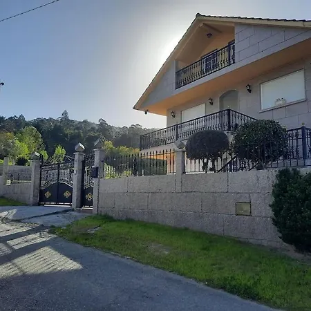 Fogar Dos Petellos, Mondariz. Мондарис